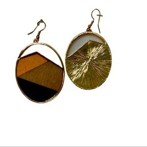 Tricolor, wood grain and gold earrings.